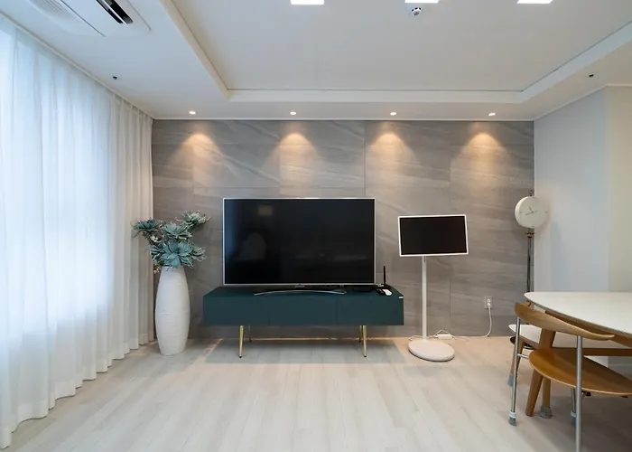Отель типа "постель и завтрак" 최고주거지역3min 150m To The Haeundae Newly Opened Brand-new Пусан