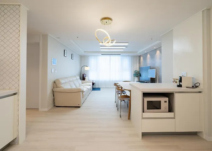 Отель типа "постель и завтрак" 최고주거지역3min 150m To The Haeundae Newly Opened Brand-new 4*